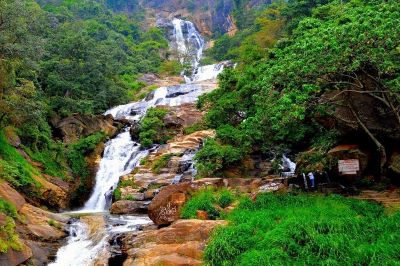Ravana Falls | chauffeuremillankatours.com